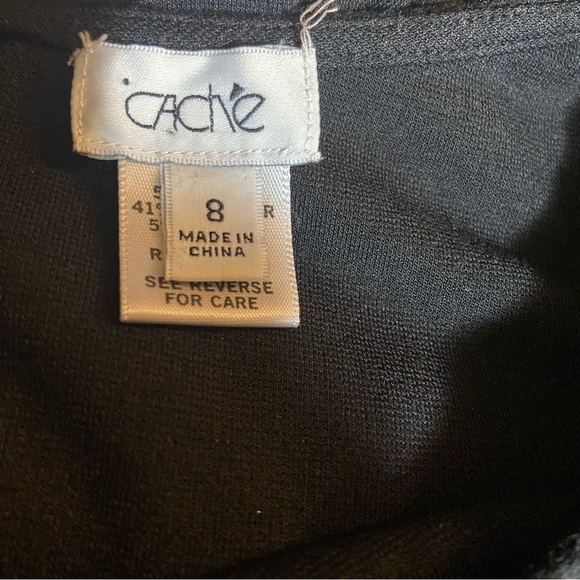 Cache Vintage Zip Closure Fit Black Dress With Wide Bell Black & White Sleeves. - Picture 4 of 7